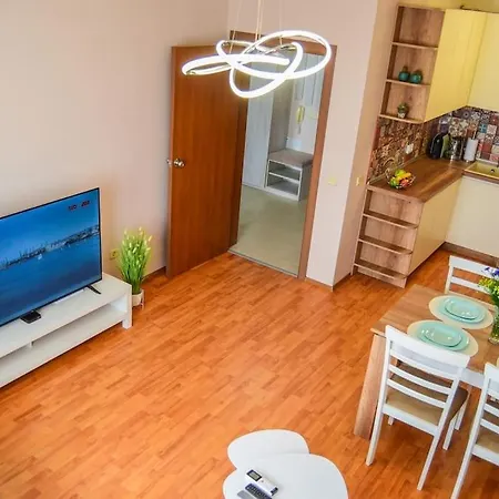 Charming Sunny Apartment+swimming Pool Daire