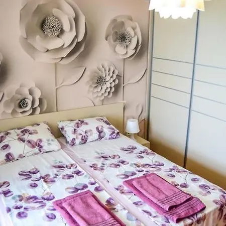 Charming Sunny Apartment+swimming Pool * 산콘스탄틴앤헬레나