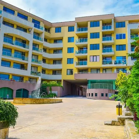 Charming Sunny Apartment+swimming Pool 아파트 산콘스탄틴앤헬레나