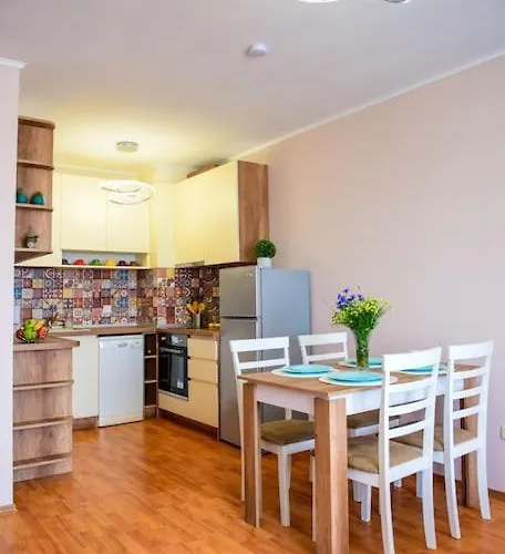 דירה Charming Sunny Apartment+swimming Pool סנט קונסטנטין והלנה