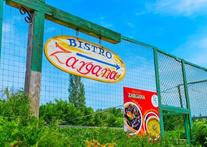 Charming Sunny Apartment+swimming Pool Daire