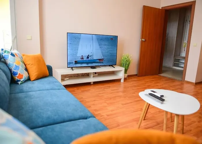 Charming Sunny Apartment+swimming Pool Daire