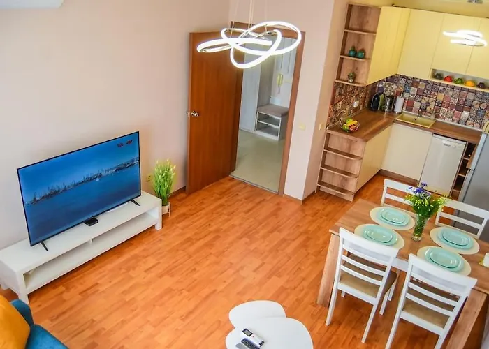Charming Sunny Apartment+swimming Pool דירה