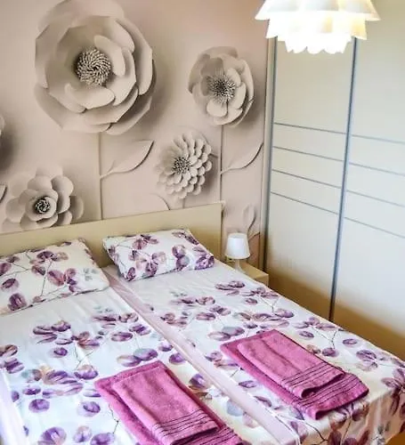 Charming Sunny Apartment+swimming Pool * סנט קונסטנטין והלנה